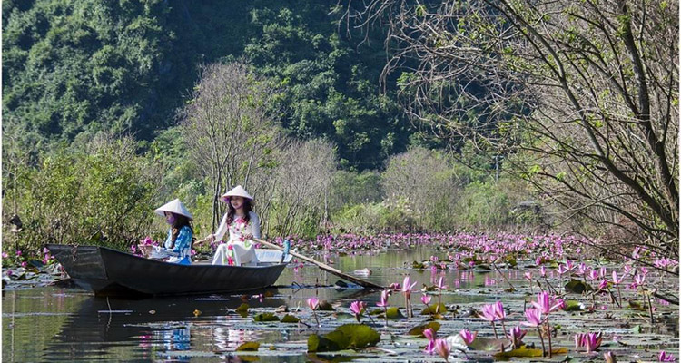 suối Yến vào thu du lịch chùa Hương Hà Nội