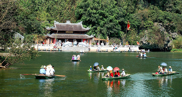 Đền Trình du lịch chùa Hương