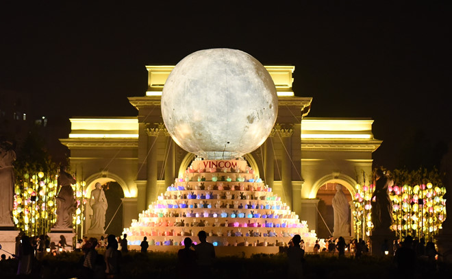 Siêu trăng trung thu ở Royal city Hà Nội