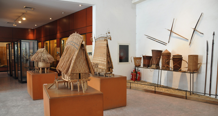Bảo tàng dân tộc học Việt Nam - nhà trống đồng