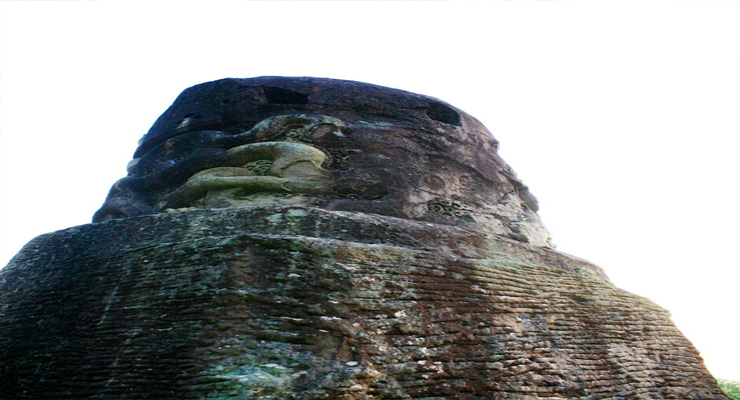 Cột đá ở chùa Dạm