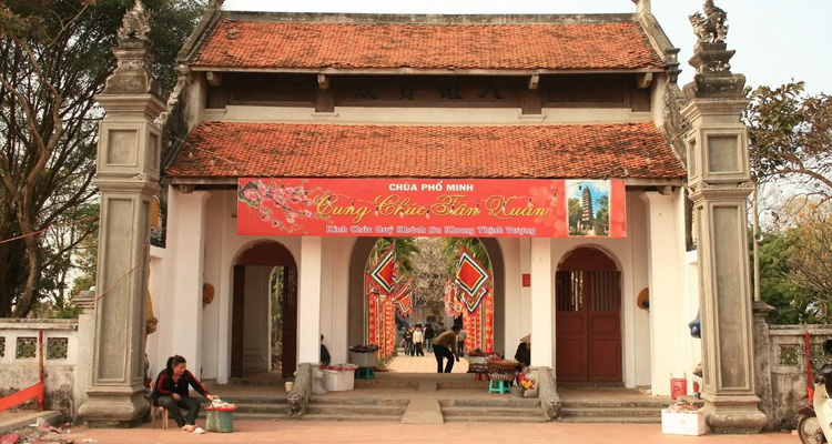 Cổng vào chùa Phổ Minh