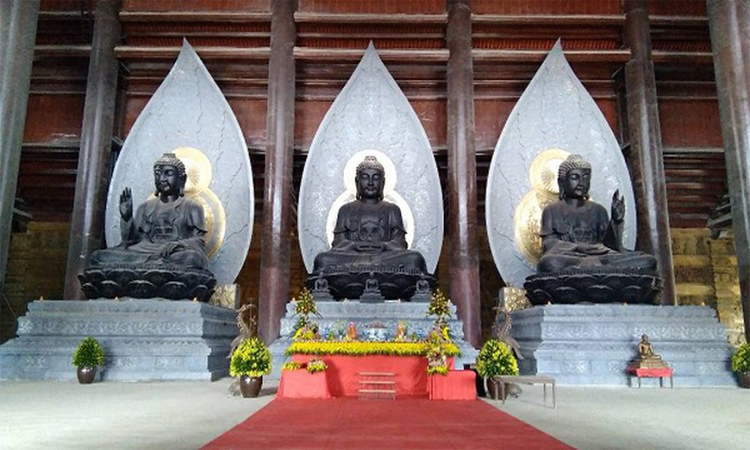 Hình ảnh chùa Tam Chúc - 3 pho tượng lớn