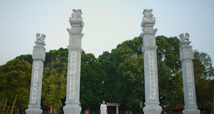 Lăng Kinh Dương Vương cổng