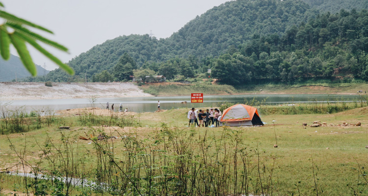 Núi Hàm Lợn - địa điểm cắm trại gần Hà Nội