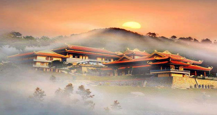 Thiền viện Trúc Lâm Tây Thiên là một trong 3 thiền viện lớn nhất ở Việt Nam