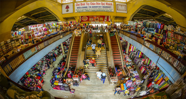 Chợ Bình Tây là một trong những ngôi chợ đầu mối sầm uất nhất Sài Gòn