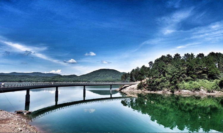 Hồ Kẻ Gỗ - cây cầu