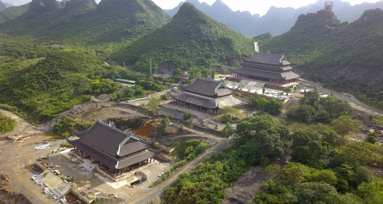 Du lịch Hà Nam - nhìn trên cao chùa Tam Chúc