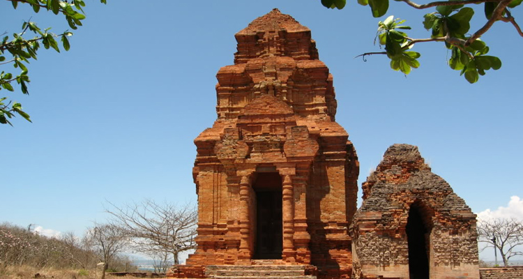 Tháp Chàm Poshanư 2