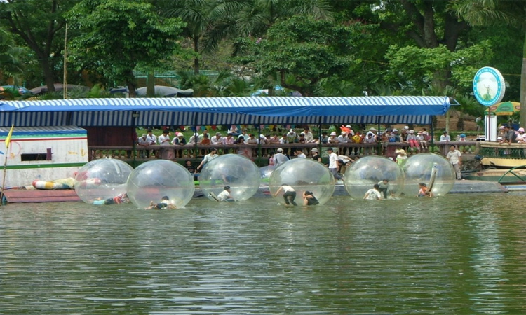 Công viên Thủ Lệ Hà Nội - bóng nước