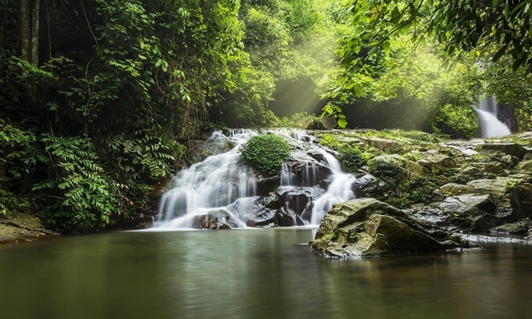 Khoang xanh suối tiên - du lịch