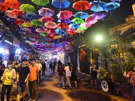 Kinh nghiệm đi du lịch Làng Lụa Vạn Phúc bổ ích Du lịch làng lụa vạn phúc - lễ hội làng