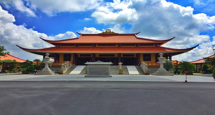 Thiền viện Trúc Lâm Chánh Giác có tòa Chánh điện