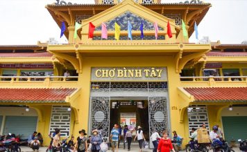 Khám phá chợ Bình Tây - Ngôi chợ sầm uất nhất Sài Gòn