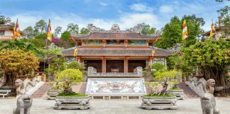 Chùa Long Sơn - Địa điểm du lịch tâm linh mà bạn không nên bỏ qua khi đến Nha Trang