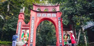 Đền Hùng Phú Thọ cổng lên đền