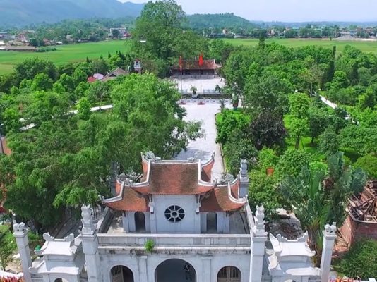 Đến thăm Đền mẫu Âu Cơ – Nơi thờ Quốc mẫu của dòng máu Lạc Hồng Đền mẫu Âu Cơ từ trên cao