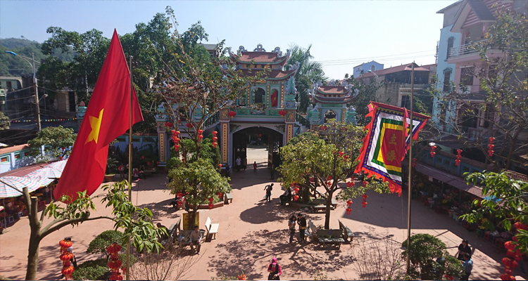 Đền Mẫu Đồng Đăng là một ngôi đền linh thiêng nằm ở trung tâm thị trấn Đồng Đăng, tỉnh Lạng Sơn