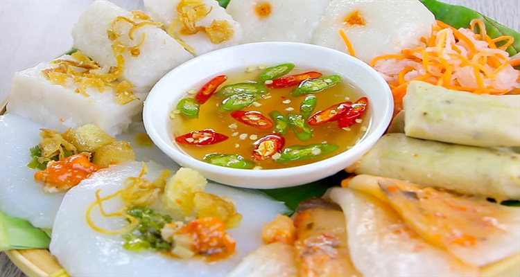  Theo kinh nghiệm du lịch Huế, một số món ăn mà bạn không nên bỏ qua khi đến đây.