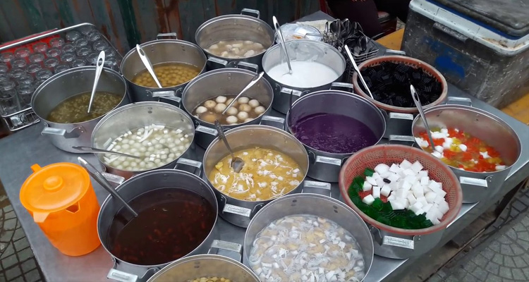  Theo kinh nghiệm du lịch Huế, một số món ăn mà bạn không nên bỏ qua khi đến đây.