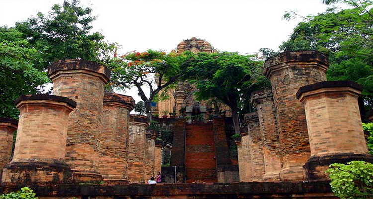 Nét kiến trúc độc đáo của Tháp Bà Ponagar