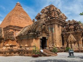 Tháp Bà Ponagar – Địa điểm du lịch không nên bỏ lỡ khi đến Nha Trang Tháp Bà Ponagar - Địa điểm du lịch không nên bỏ lỡ khi đến Nha Trang
