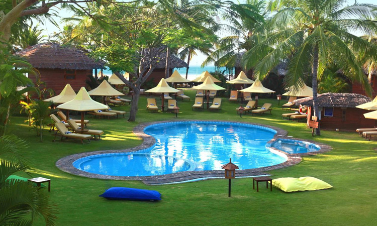 Khách sạn Phan Thiết - hồ bơi