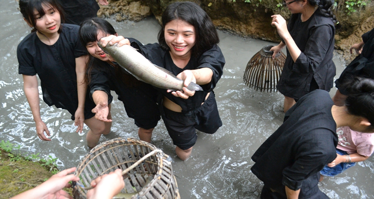 Khu du lịch Vinh Sang - bắt cá