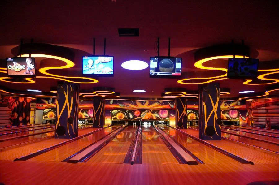 Chơi trò chơi và giải trí với Bowling